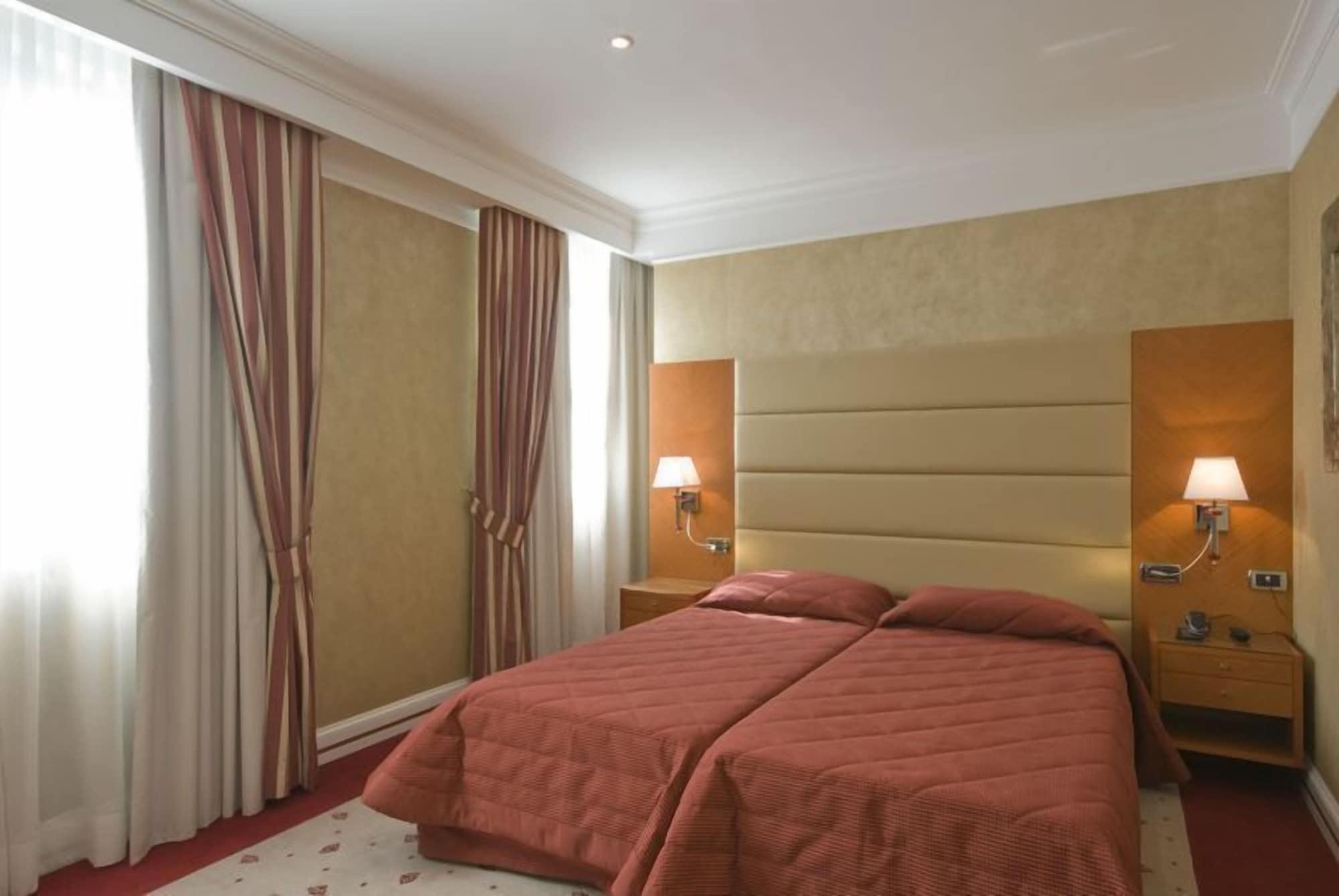 פרוג'ה Hotel Perusia מראה חיצוני תמונה