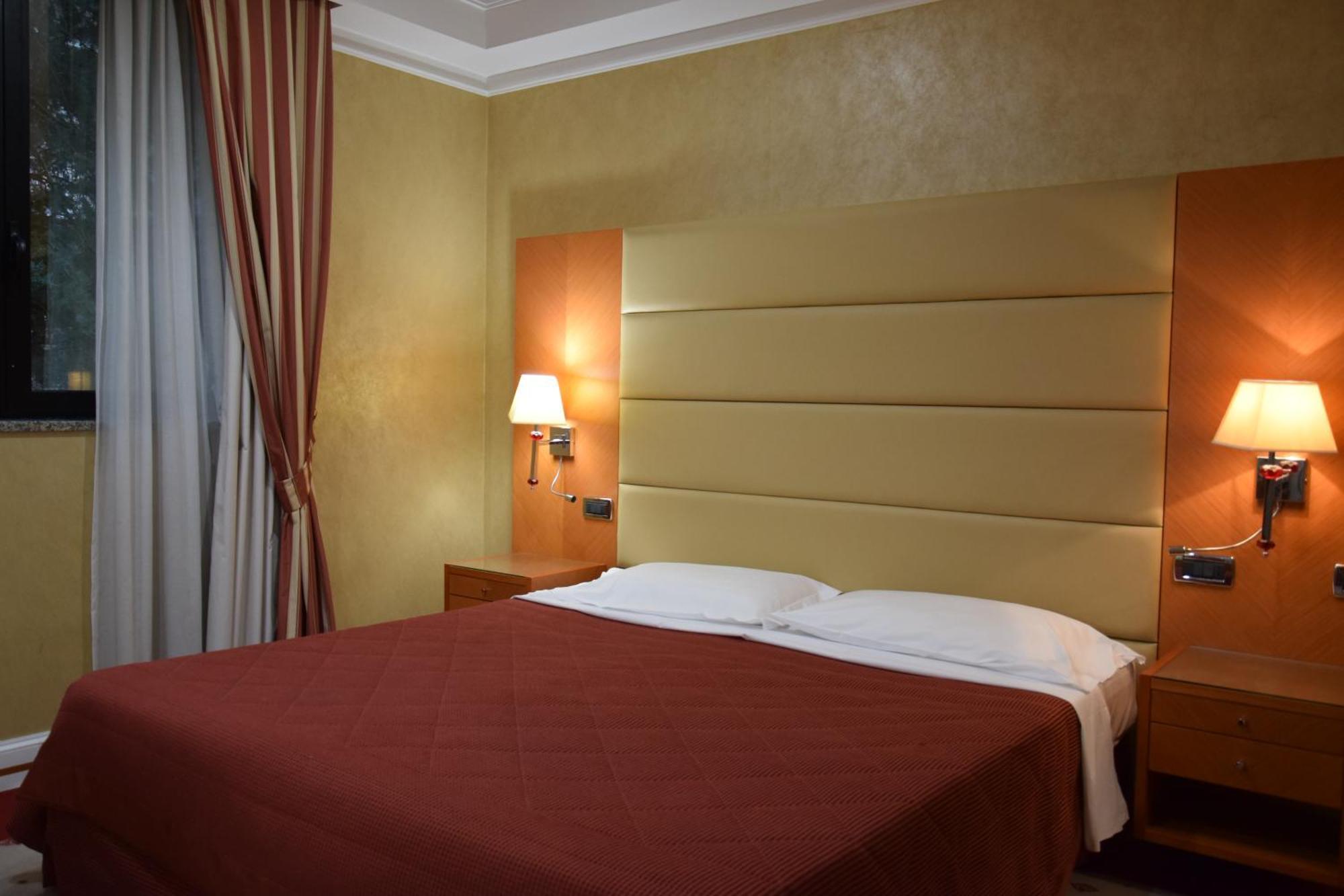 פרוג'ה Hotel Perusia מראה חיצוני תמונה