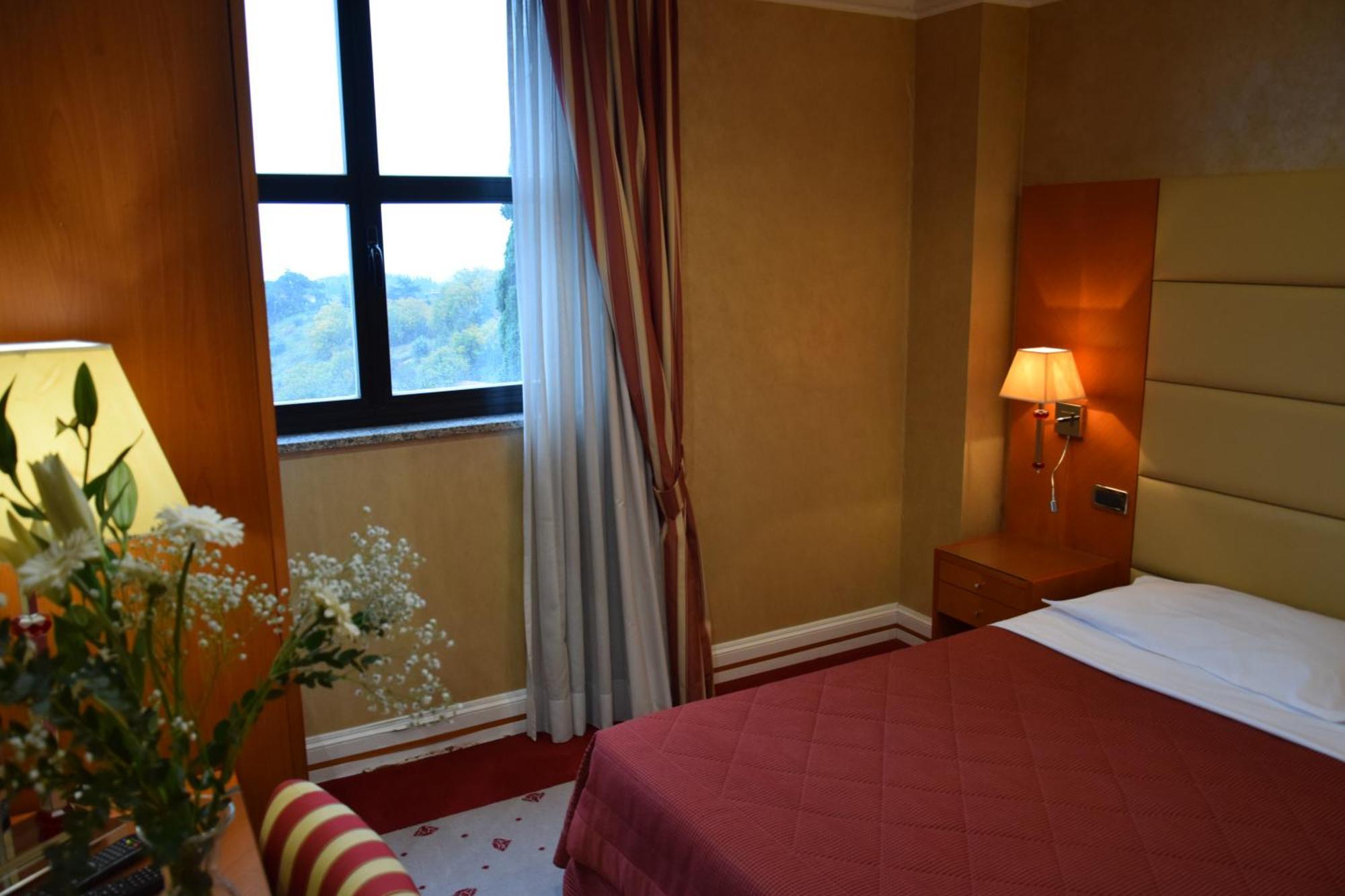 פרוג'ה Hotel Perusia מראה חיצוני תמונה