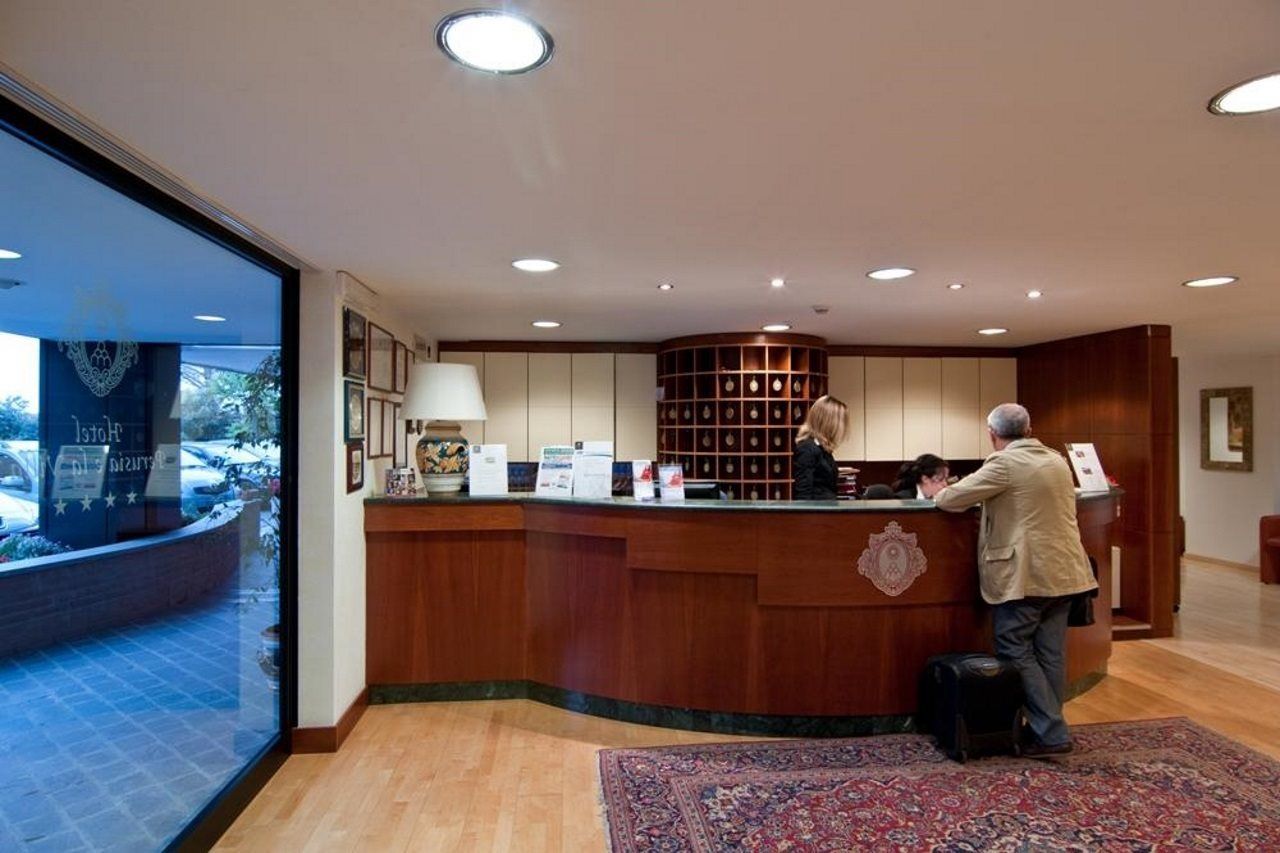 פרוג'ה Hotel Perusia מראה חיצוני תמונה